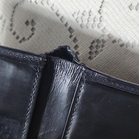 Burberry Black Wallet with Bifold Design and Leather Trim - Picture 10 of 12